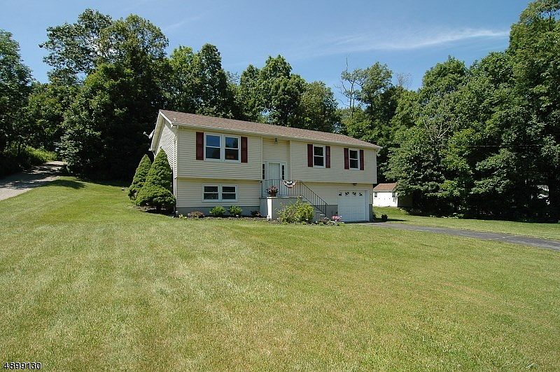 1st image of 9 Esther Dr