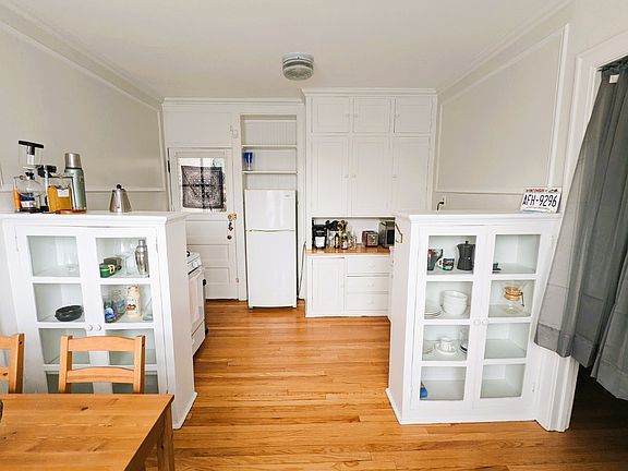 5th image of 7300 N Greenview Ave #1E