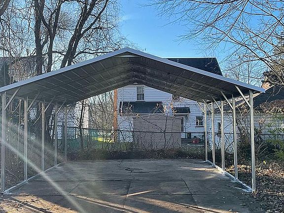 2nd image of 513 Mistletoe Ave