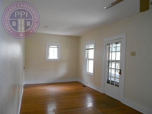 3rd image of 3417 SE Grant Ct