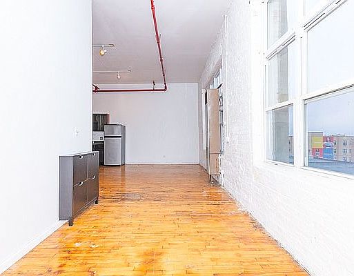 4th image of 385 Troutman St #624