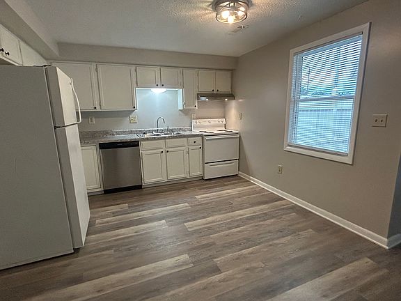 5th image of 122 W North St APT 5