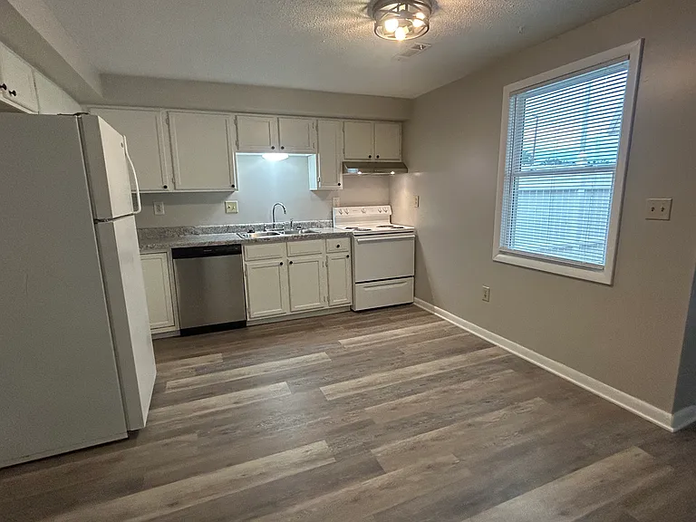 122 W North St #5 — Photo 5