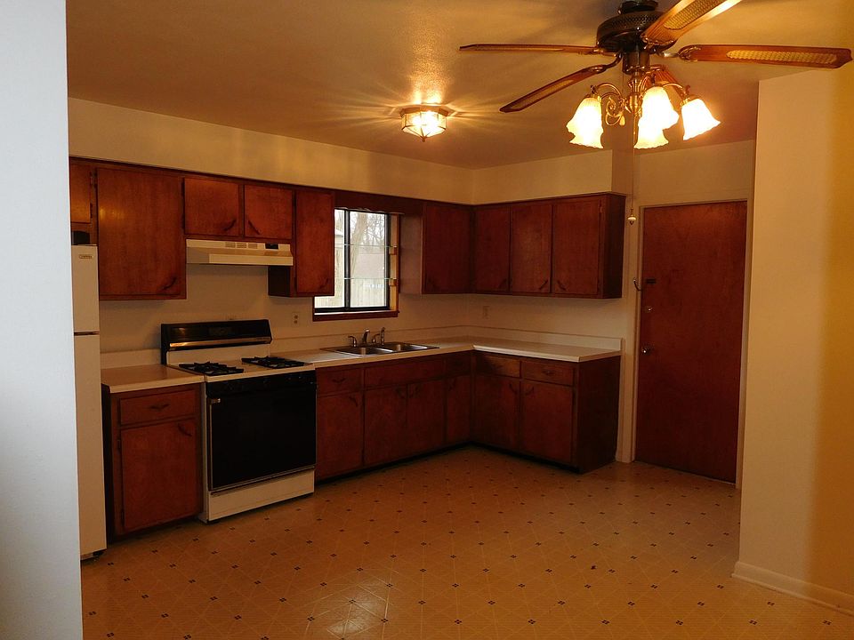 1st image of 517 1/2 W Altorfer Ln