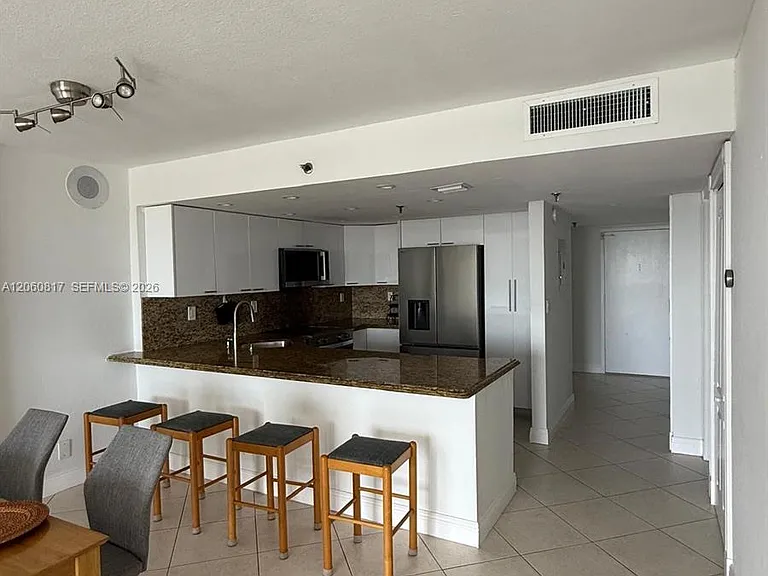 2625 Collins Ave #810 — Photo 9