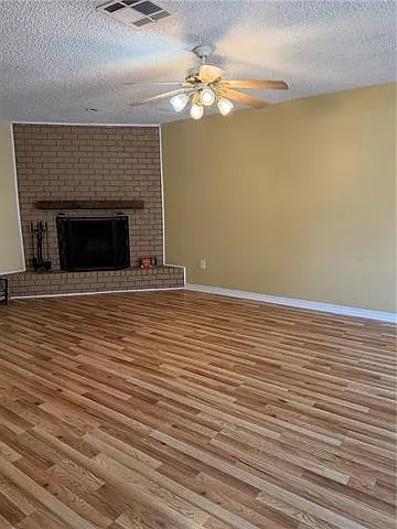 2 bed, 1.0 bath, 900 sqft, $1,100 — Photo 2