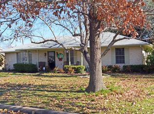 5511 Greenbriar St, Greenville, TX 75402