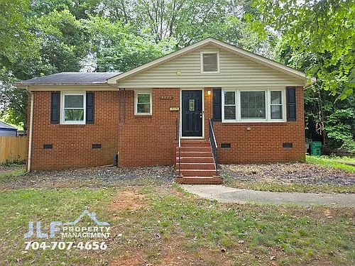 4426 Holbrook Dr Photo 1