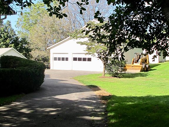 4th image of 812 County Route 1