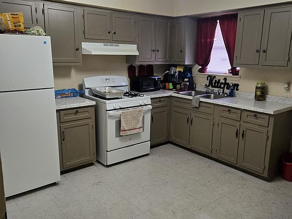 3rd image of 907 W 15th Ave