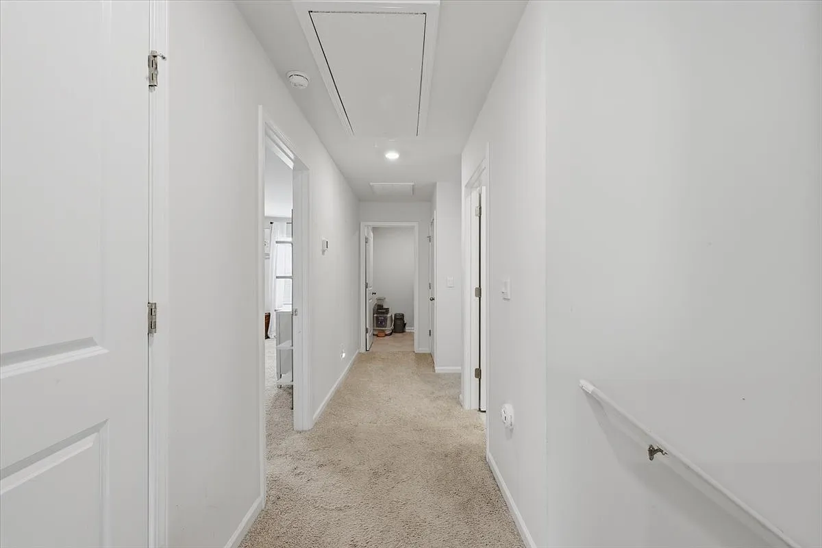 3 bed, 2164 sqft, $2,200 — Photo 3