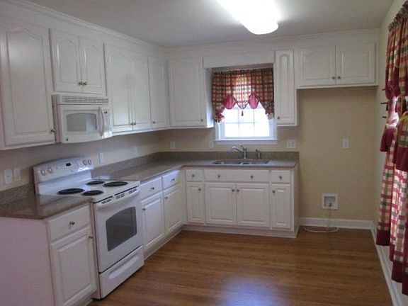 3rd image of 623 Foxwood Dr