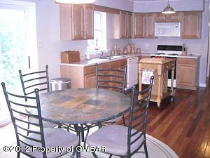 Kitchen w/breakfast area