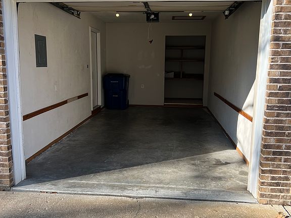 5th image of 300 N Grand Ave #300