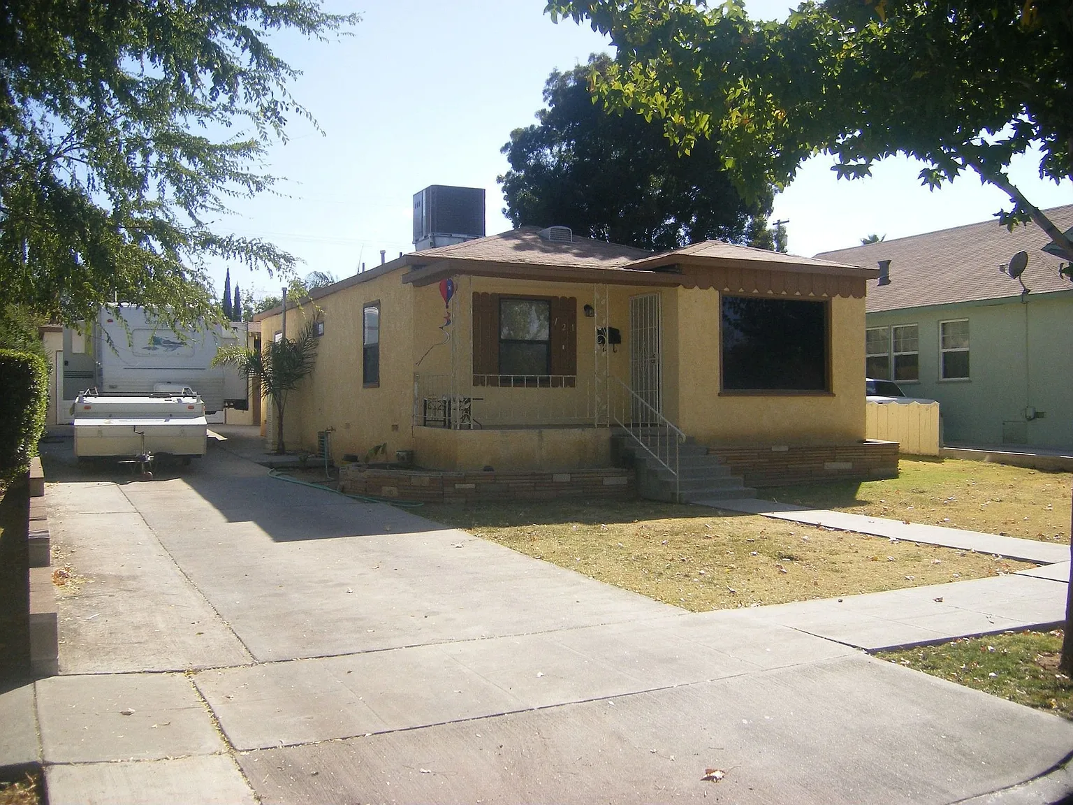 121 E Woodrow St photo 1