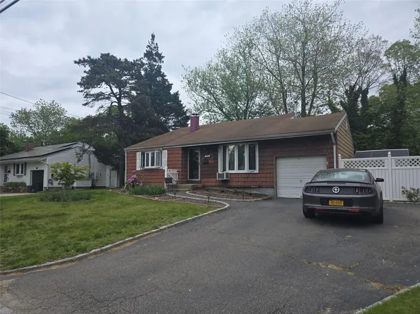 2905 Heather Avenue, Medford, NY 11763