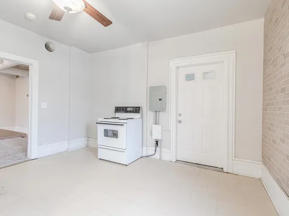 30 W Main St, Belleville, WI 53508