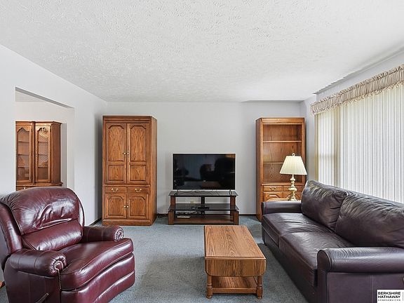 5th image of 4941 Bancroft St
