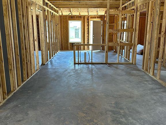 4th image of 1367 Meadows Dr