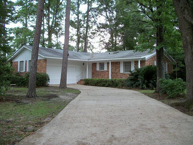1st image of 2209 Woodlawn Dr