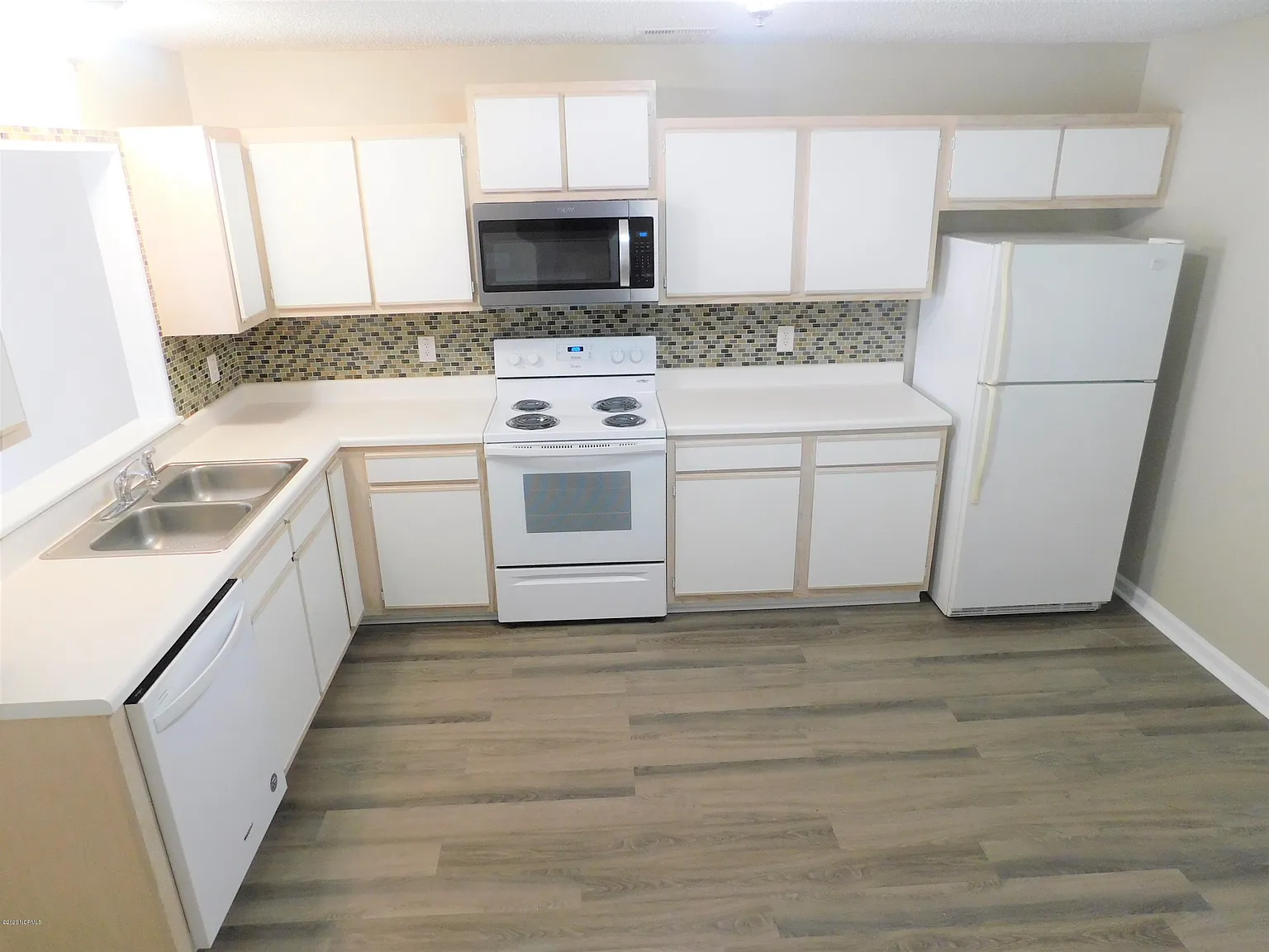 2 bed, 2.5 bath, 992 sqft, $1,250 — Photo 3