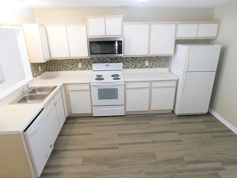 203 Spring Meadow Cir — Photo 3