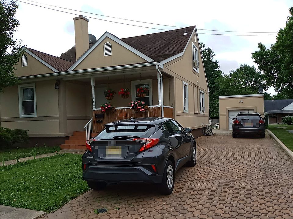 2nd image of 35 Helen Ave