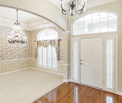 3rd image of 2045 Oak Glen Dr