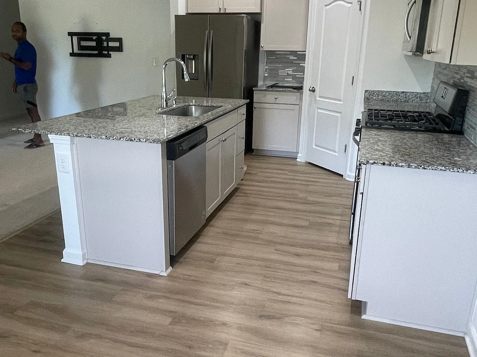 3 bed, 2.5 bath, 2040 sqft, $2,200 — Photo 3