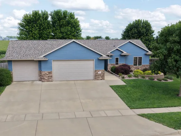 212 S Augusta Ave, Brandon, SD 57005