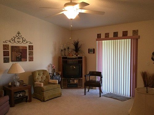 5th image of 689 Lexington Dr