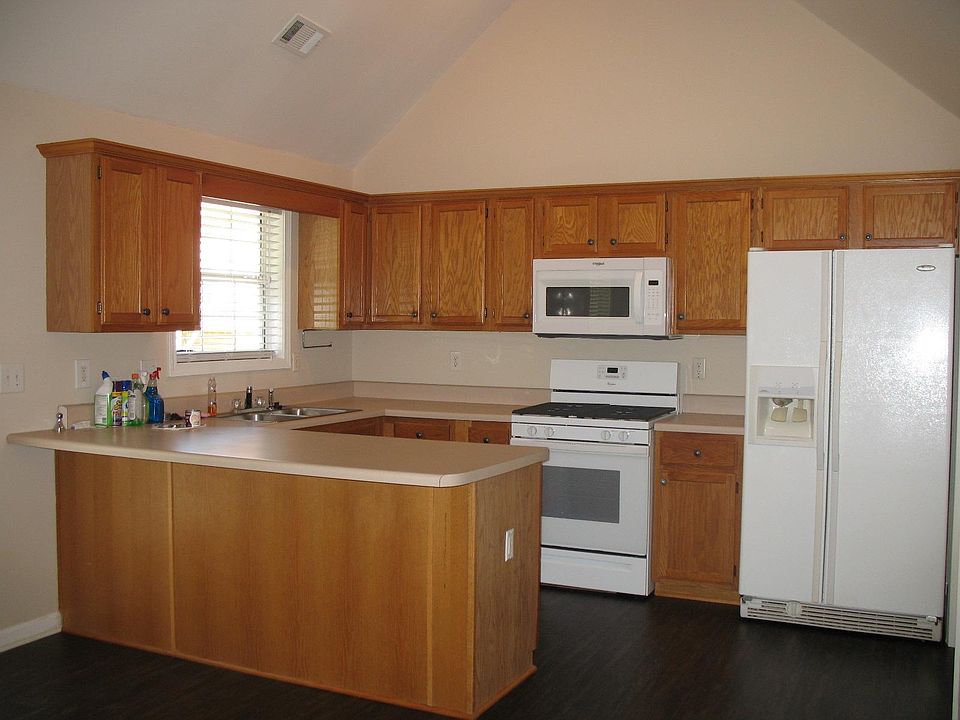 2nd image of 241 Hillcrest Rdg