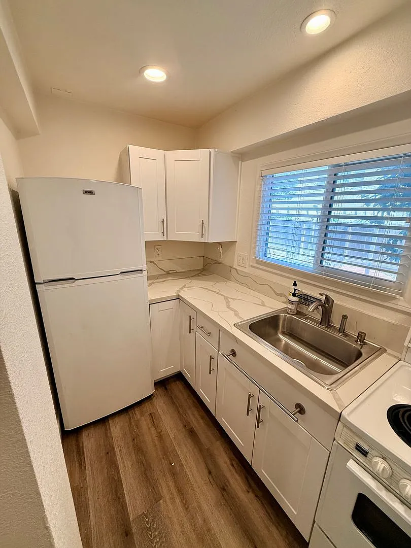 761 Walnut Ave #A - 1st Floor Studio — Photo 1