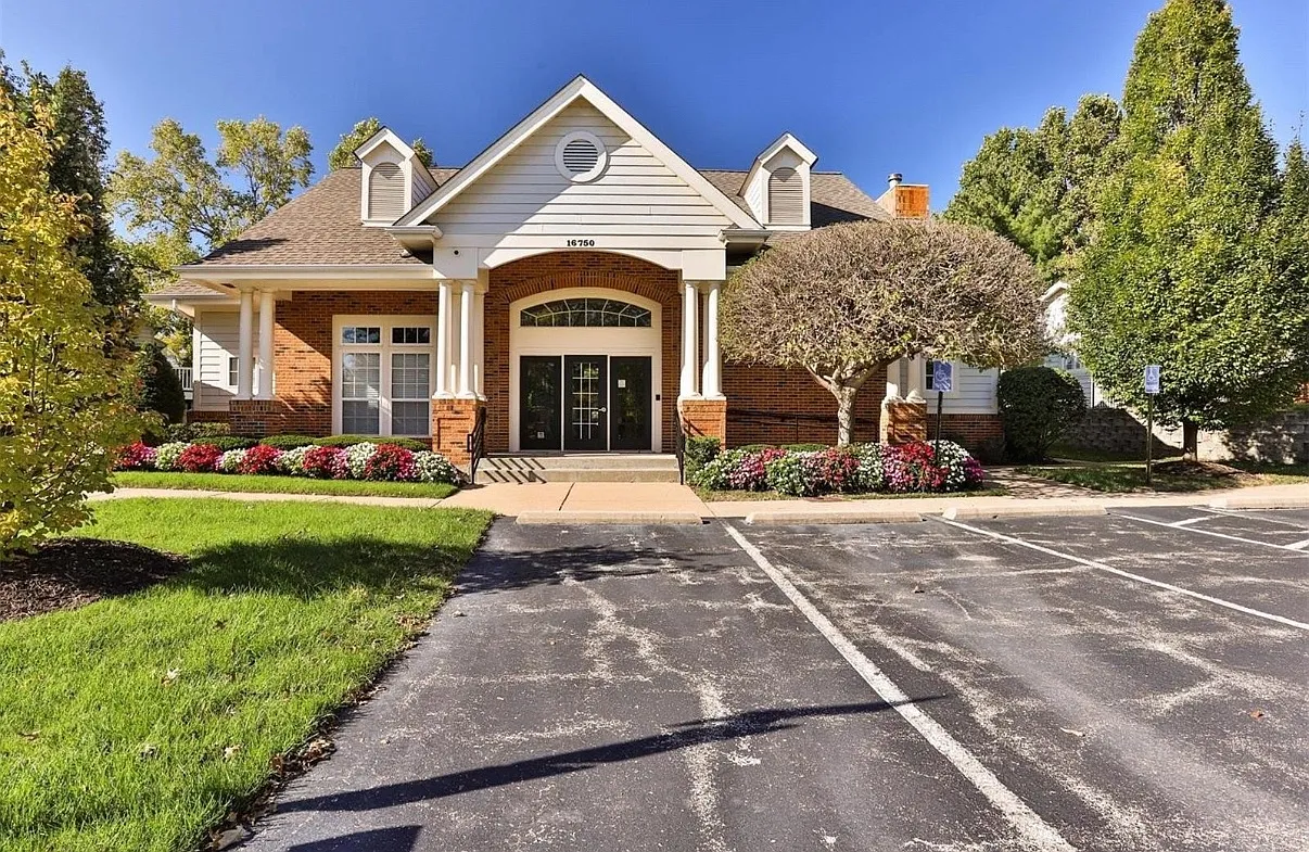 16869 Chesterfield Bluffs Cir photo 1