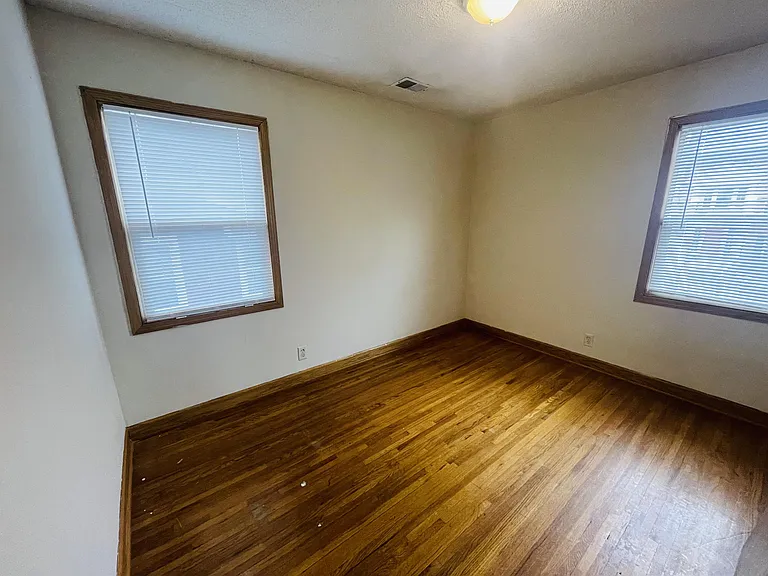 2419 Plymouth Ave N #102 — Photo 4