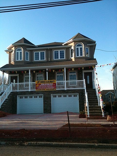 1st image of 253 Saint Johns Ave
