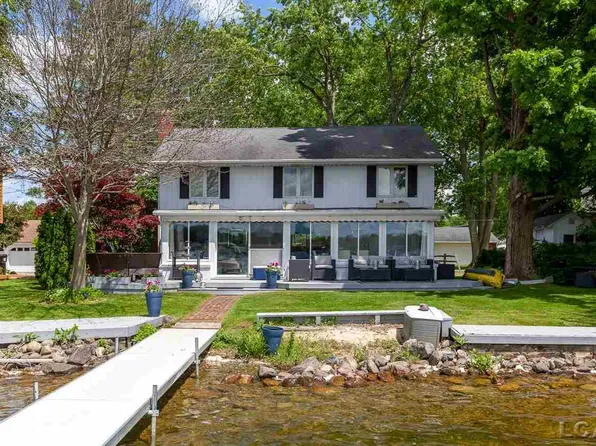 4402 Shady Dr, Manitou Beach, MI 49253