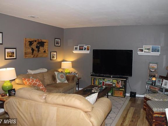 3rd image of 457 Denning Ct