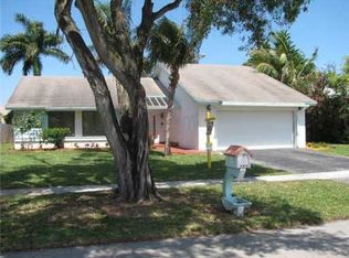 630 SW 95th Ter, Pembroke Pines, FL 33025