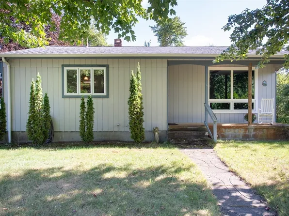 6 Meadowbrook Ln, Mattapoisett, MA 02739