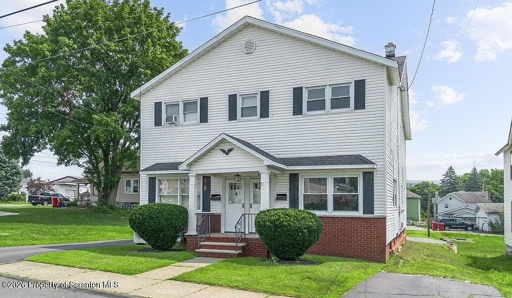 3 bed, 1.0 bath, 1430 sqft, $1,500 — Photo 2