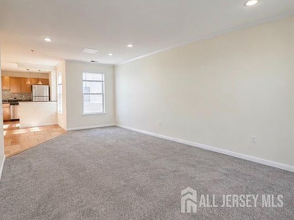 4th image of 524 Great Beds Ct