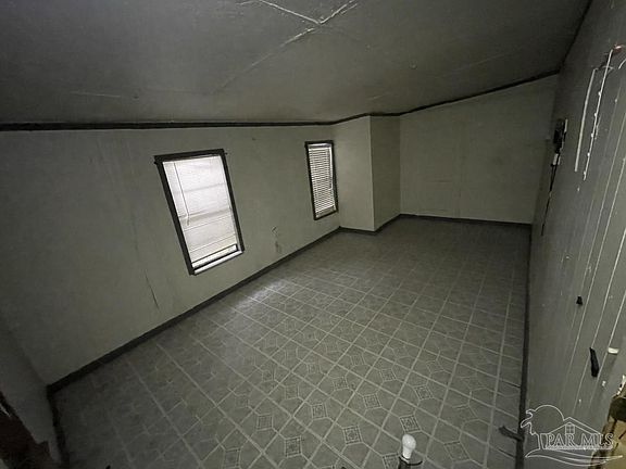 4th image of 2406 W Maxwell St