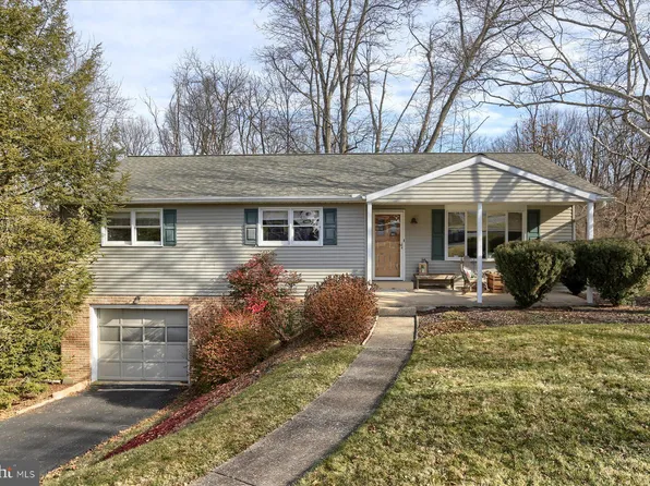 7920 Bayard Dr, Hummelstown, PA 17036