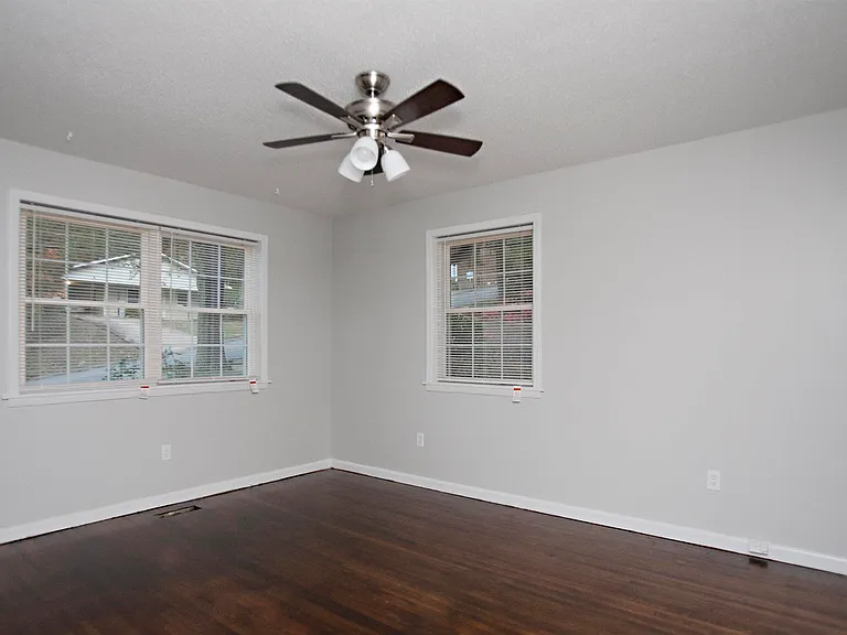 401 Valley View Dr — Photo 6