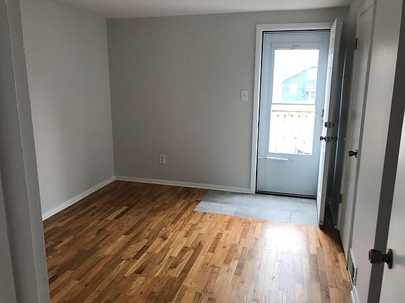 5th image of 324 Blanche St
