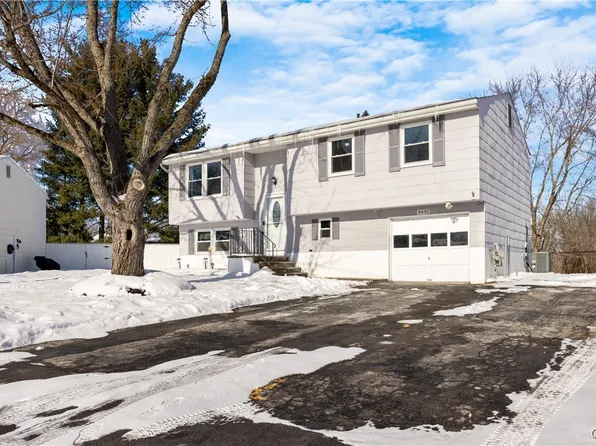 8430 Sweetmill Ln, Clay, NY 13041