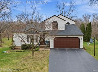 3170 Skyview Ct, Brighton, MI