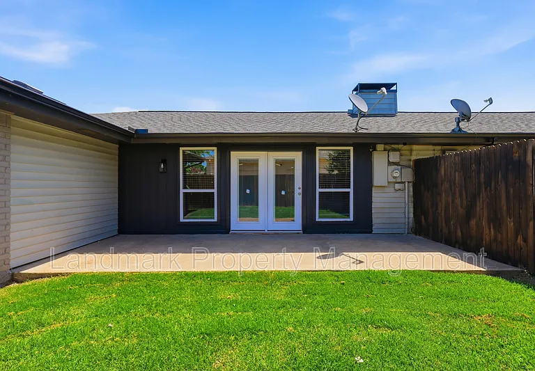 4351 Altamesa Blvd — Photo 28