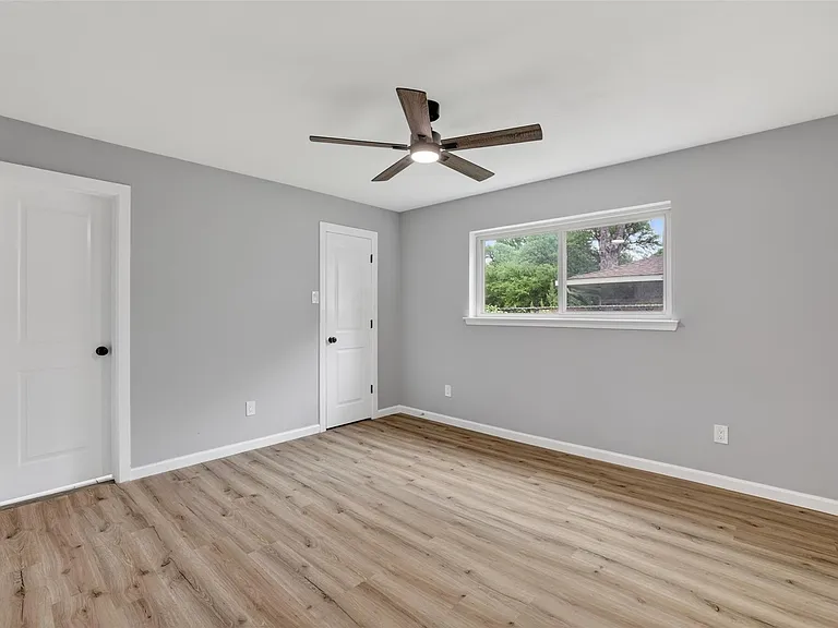 3204 Greenbriar Ln — Photo 16